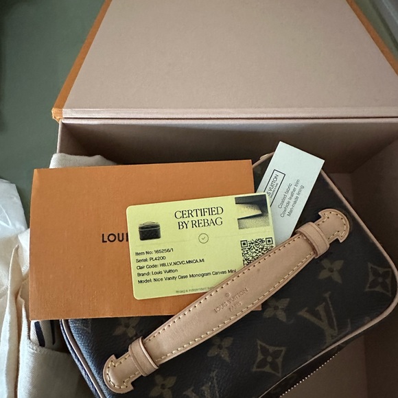 Louis Vuitton nice mini toiletry bag - Picture 10 of 13
